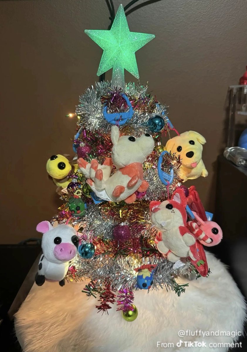 AdoptMeIntel's tweet image. Someone on TikTok Really Made A Adopt Me Christmas Tree 💀