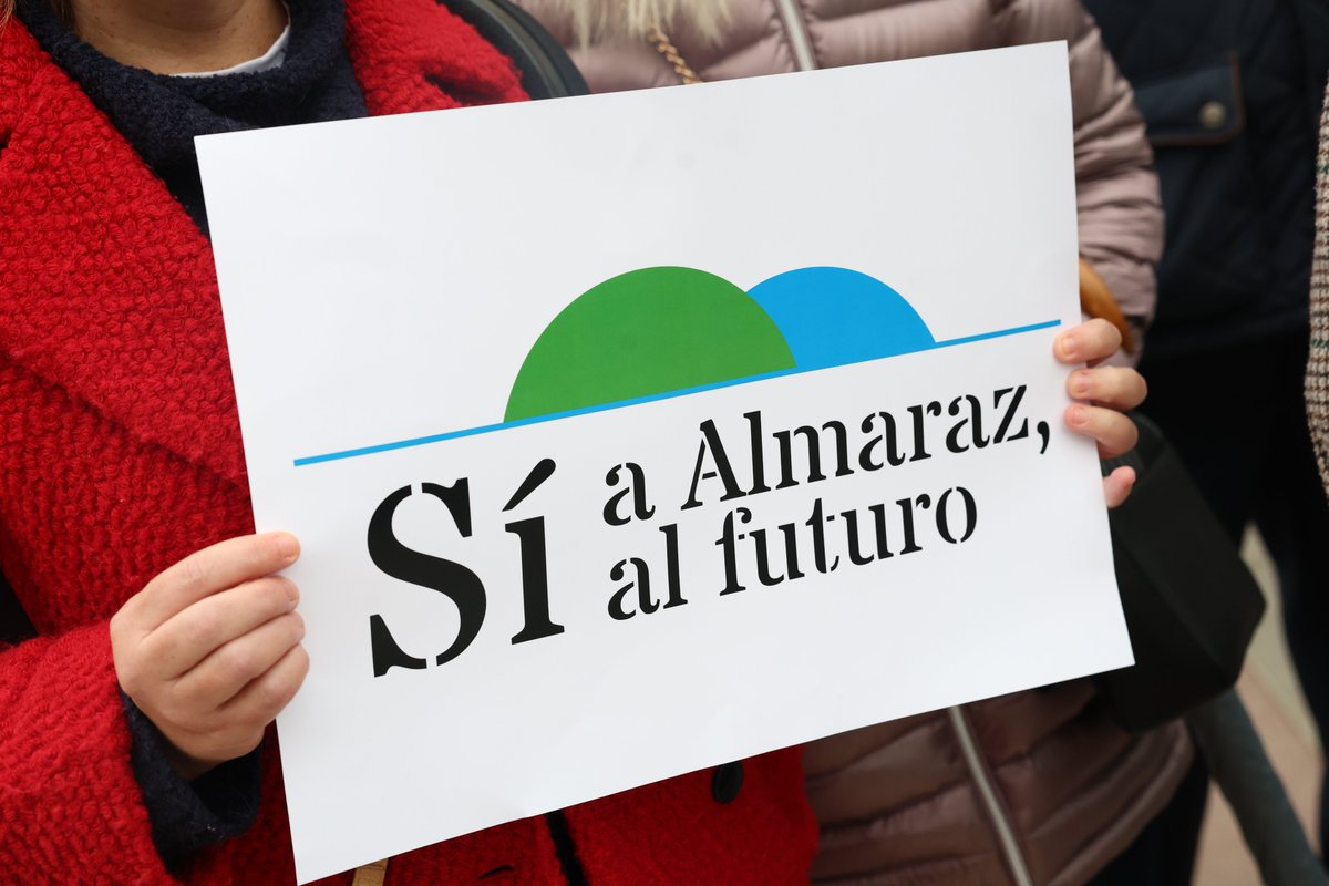 SiAlmaraz's tweet image. 💥 Hoy, trabajadores de la Central Nuclear de Almaraz, @SiAlmaraz, Mujeres por Almaraz, @jjnucleares @winspain, @SNEu235 nos hemos unido frente al Ministerio de Trabajo en Madrid para defender algo claro: nuestro empleo y el futuro de la comarca..

📨 Tres cartas entregadas a…