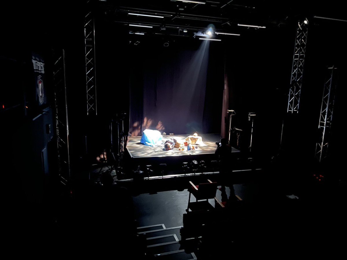 #in25 終演いたしました！
[b]石畑達哉『停電』の
作演出を担当した大迫旭洋です。

今年は本当に、濃かった…！
多彩なジャンルのなか選んだ道を
極めし猛者揃いの回でした。

たくさんの出会いと再会に感謝です。
あー楽しかった！！！
また作品でお会いできますように🙇‍♂️