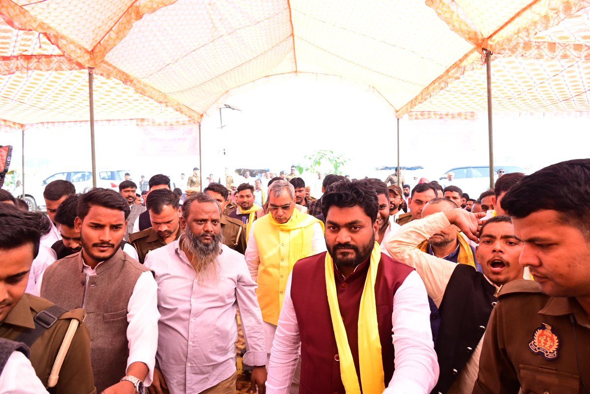 Nirajgupta9452's tweet image. “ग्यारहवें सामूहिक विवाह समारोह (खड़ेसरी, साईं मंदिर) में मा० ओम प्रकाश राजभर जी एवं डॉ. अरविन्द राजभर जी की गरिमामयी उपस्थिति में विवाह संपन्न हुआ।
यह कार्यक्रम अंकल आलोक गुप्ता जी एवं बड़े भाई शिखर गुप्ता जी के सौजन्य से सफलतापूर्वक संपन्न हुआ।
सभी साथियों का हृदय से आभार।”