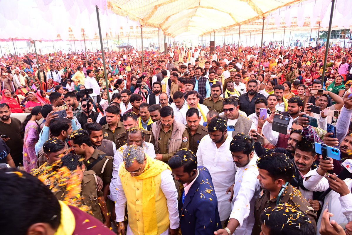 Nirajgupta9452's tweet image. “ग्यारहवें सामूहिक विवाह समारोह (खड़ेसरी, साईं मंदिर) में मा० ओम प्रकाश राजभर जी एवं डॉ. अरविन्द राजभर जी की गरिमामयी उपस्थिति में विवाह संपन्न हुआ।
यह कार्यक्रम अंकल आलोक गुप्ता जी एवं बड़े भाई शिखर गुप्ता जी के सौजन्य से सफलतापूर्वक संपन्न हुआ।
सभी साथियों का हृदय से आभार।”