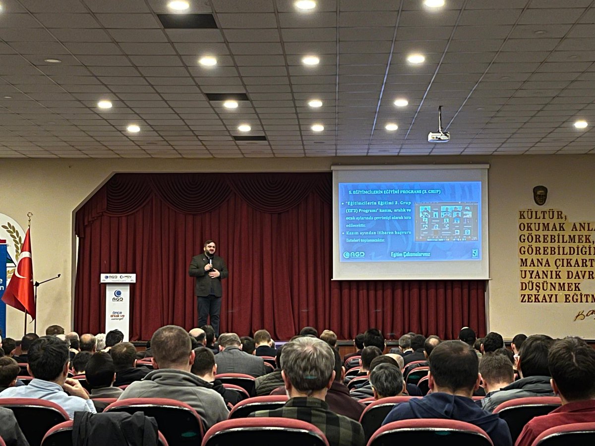 agdorgtr's tweet image. 📍 Trabzon Şubemizin ev sahipliğinde icra edilen 51. Dönem Bölgesel Teşkilat Eğitimlerimizin 5.&apos;sinde; Eğitimci-Yazar Muzaffer Aktürk, Eğitimci - Yazar İlhami Altıparmak, AGD Genel Başkan Yardımcımız Mehmet Parlak, AGD Genel Başkan Yardımcımız Emrullah Demir ve AGD Genel Başkan…