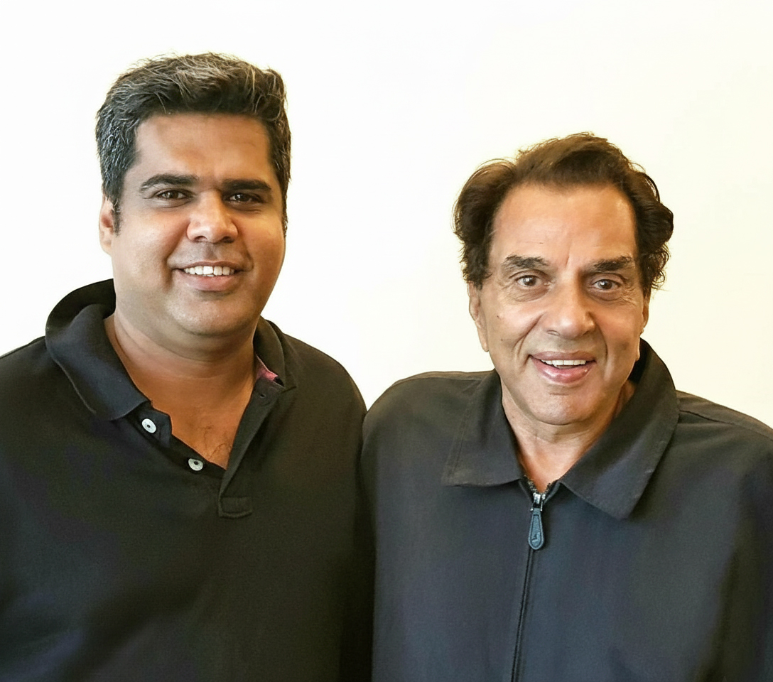 A Heart That Lit Our Screens Has Fallen Silent, Yet Its Warmth Will Echo Forever

Legend Dharmendra has left us, and an entire generation feels a sudden emptiness. 

#Dharmendra #IndianCinema #Cinema #Icon #Respect #Legend #Tribute #RestInPeace #RIP #SaurabhVarma #HemaMalini