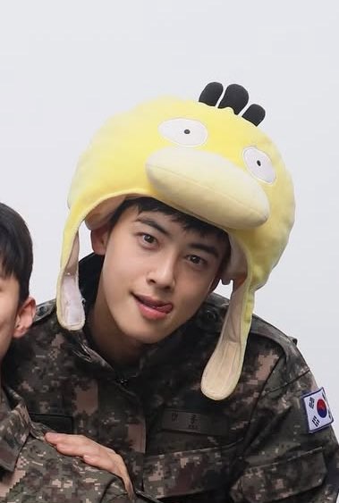 rosy_chastar's tweet image. THE CUTEST BABIEST SOLDIER FOR REAL AHHH MY HEART 😭🫠💘

#차은우 #CHAEUNWOO