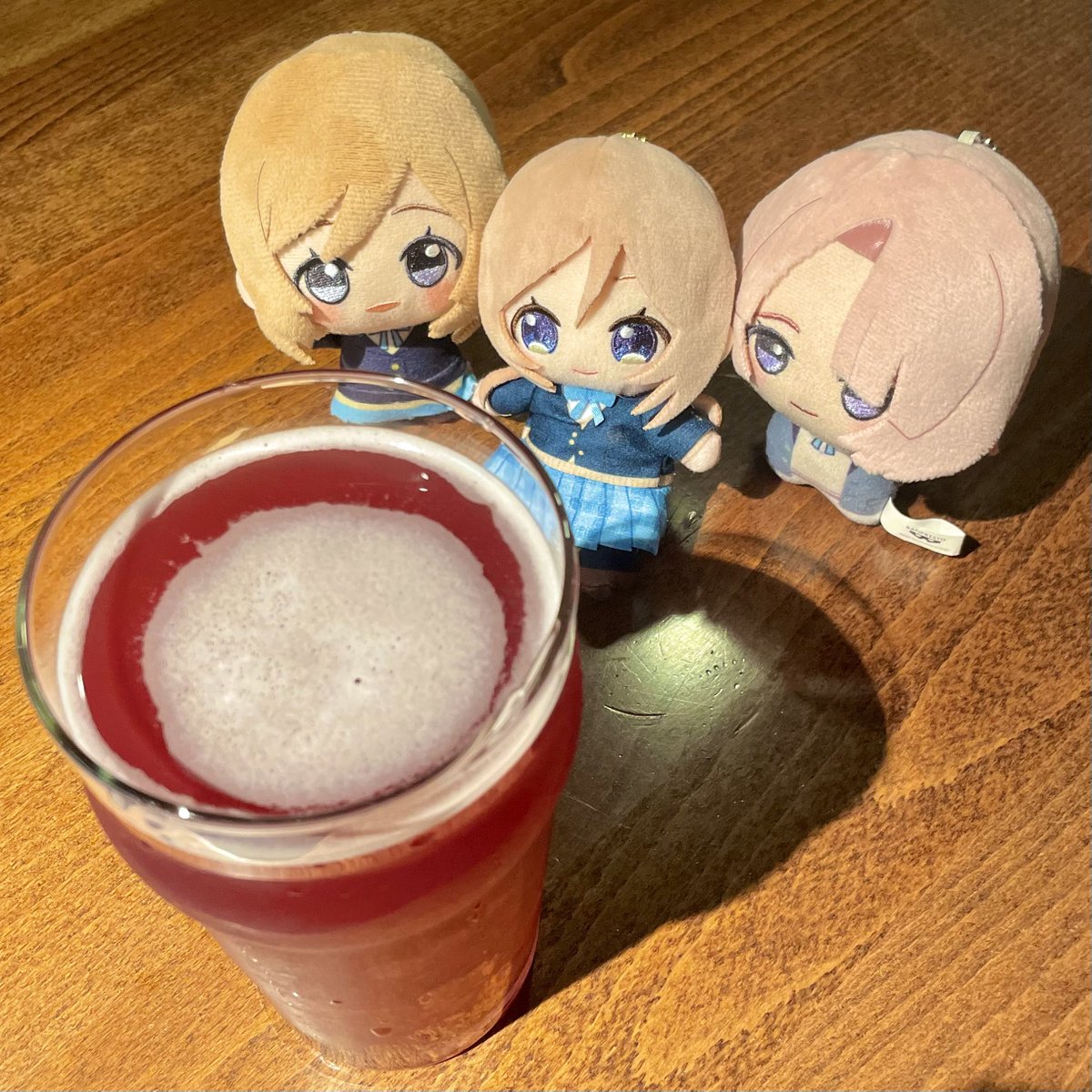 taskits2's tweet image. お姉ちゃんズ、麻央くん、ケグ詰めされた後のBeBop Coastと(オフィシャルに写せるようになった)永遠の花だよ…今週末はみんなでサマーマしに行くから仕込んだここでは次がラストになるかな、名残惜しいね… #初星学園ぬいぬい部