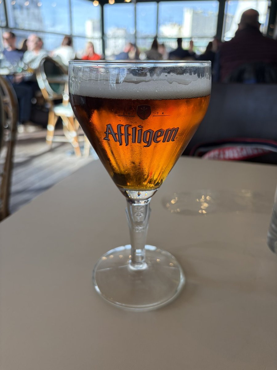 ToonPolls's tweet image. Arrived in sunny Marseille. ☀️ 🇫🇷 

Wearing my full #NUFC kit. Shin pads. The lot. So far, no trouble, just admiring glances from the locals.