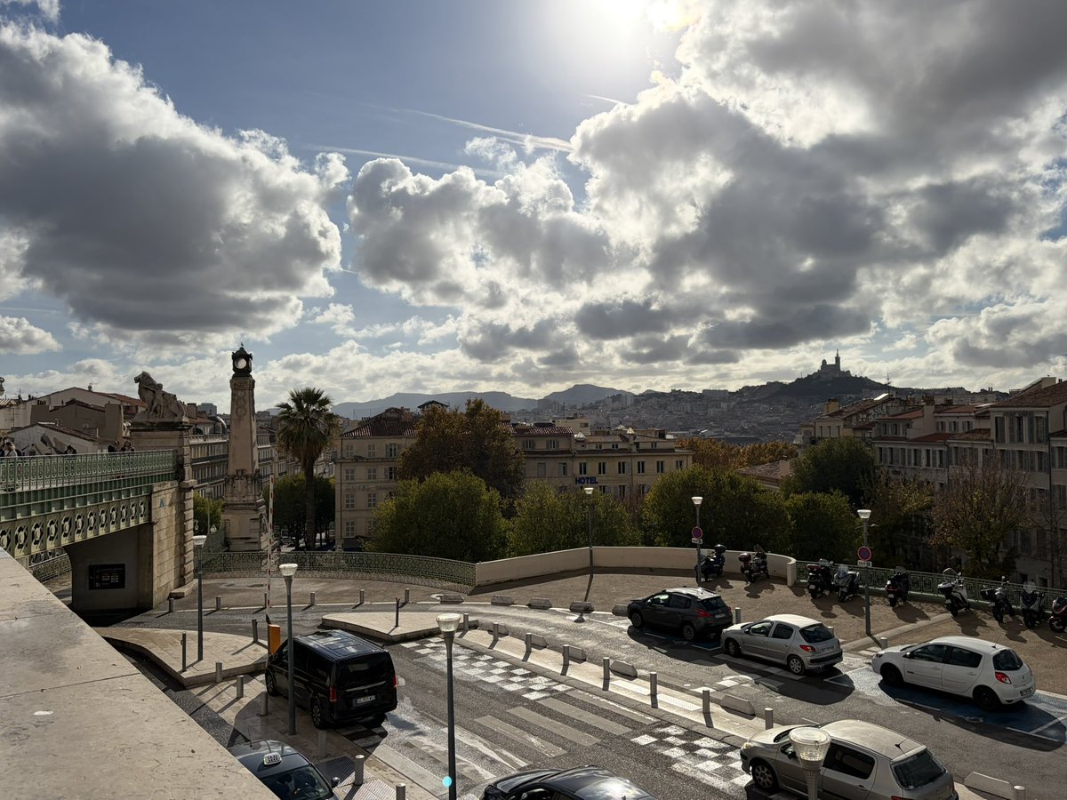 ToonPolls's tweet image. Arrived in sunny Marseille. ☀️ 🇫🇷 

Wearing my full #NUFC kit. Shin pads. The lot. So far, no trouble, just admiring glances from the locals.