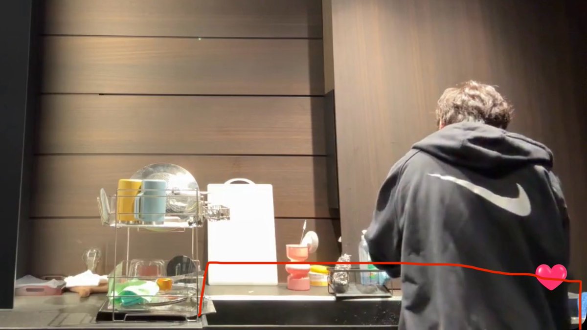 7withyou7's tweet image. that’s a big ass sink tbh