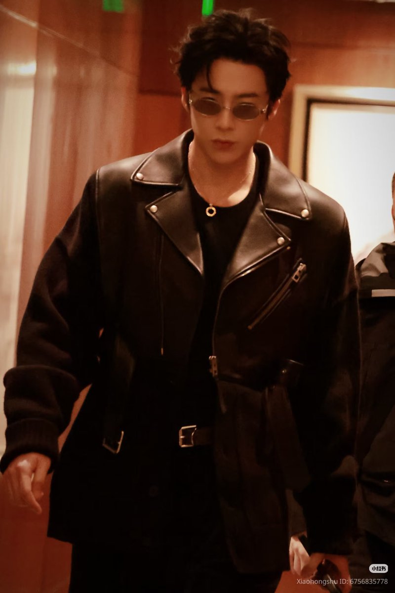 LiuYuning_ID's tweet image. [251124] Liu Yuning at Crush Of Music rehearsal today 

🕶📿
#.Don&apos;t know what to say
#.Liu Yuning is just so handsome

 #LiuYuning #刘宇宁 #摩登兄弟刘宇宁 #류우녕 #หลิวอวี่หนิง 
© 北柯川户江