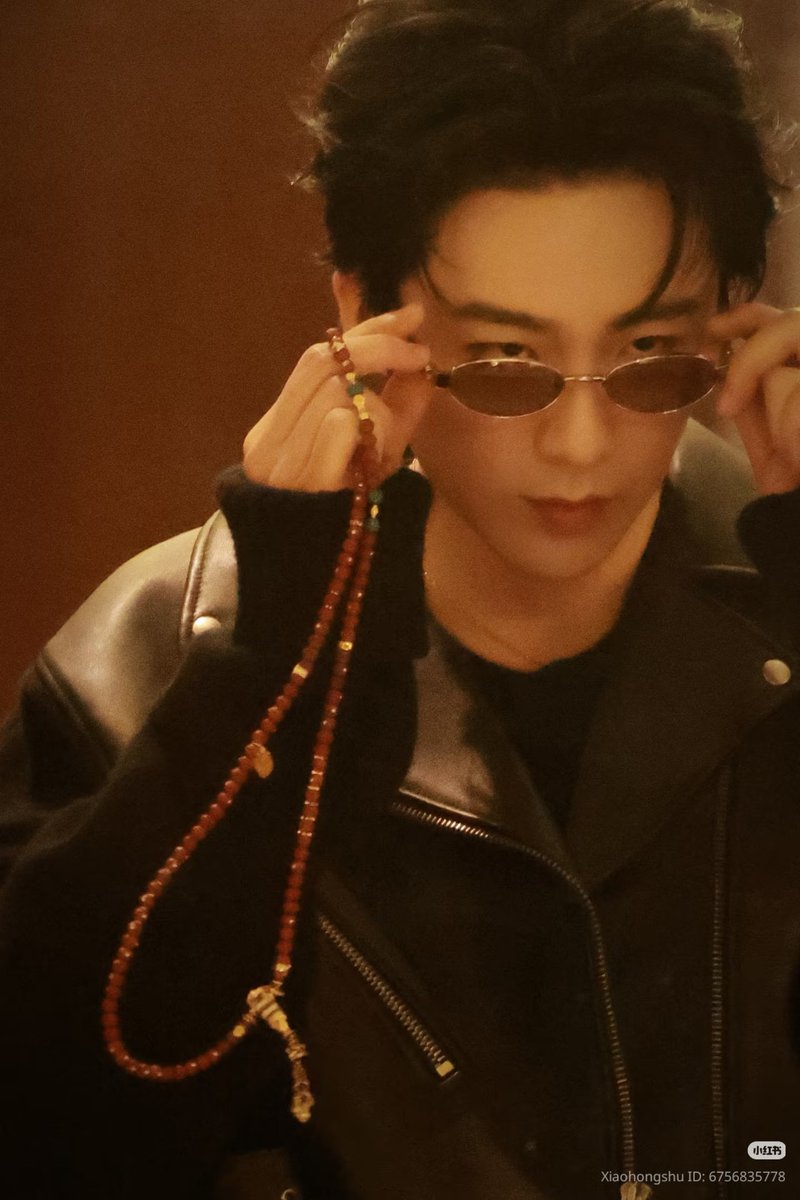 LiuYuning_ID's tweet image. [251124] Liu Yuning at Crush Of Music rehearsal today 

🕶📿
#.Don&apos;t know what to say
#.Liu Yuning is just so handsome

 #LiuYuning #刘宇宁 #摩登兄弟刘宇宁 #류우녕 #หลิวอวี่หนิง 
© 北柯川户江