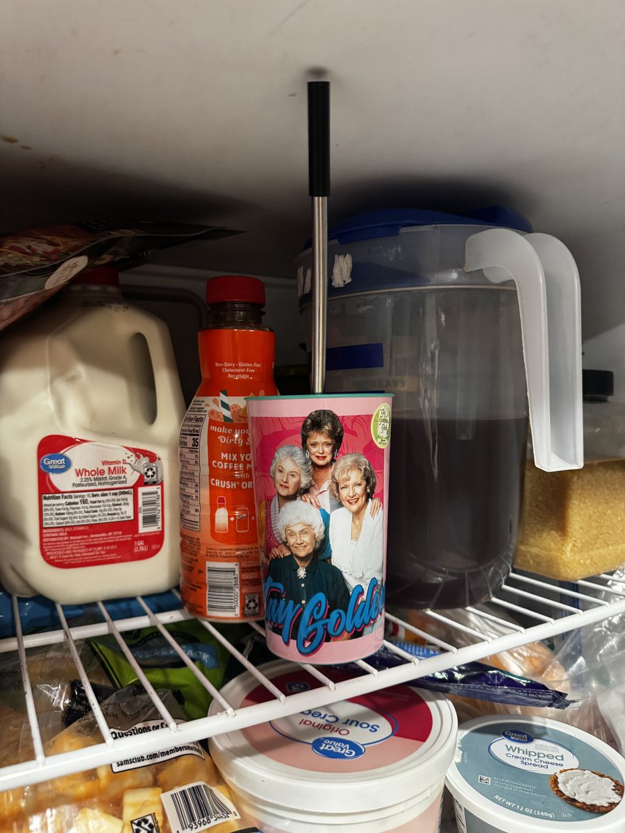 ix_alive's tweet image. Who put this long ass straw in the freezer 💀