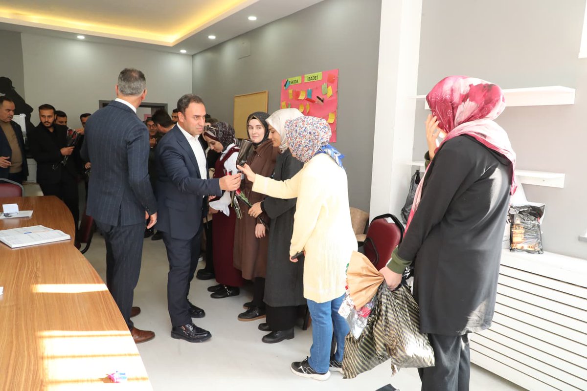 📍Yavuz Selim İlköğretim - Ortaokulu

Milletvekilimiz, İslam İşbirliği Teşkilatı Parlamentolar Birliği Komisyonu Başkanı Prof. Dr. Abdurrahim Dusak, Belediye Başkanımız Mehmet Kuş, Kadın Kolları Başkanımız Gülten Balcı, Gençlik Kolları Başkanımız Salih Aldeniz ve yönetim kurulu