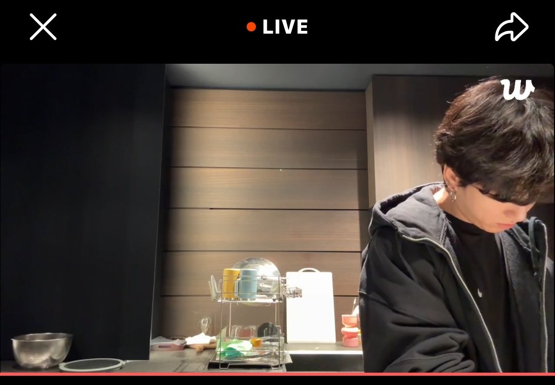 littlebinghe's tweet photo. Quackity hoy se va a levantar con la peor noticia: jungkook prendió live JSKJSSJ https://t.co/ruUCcDTz74