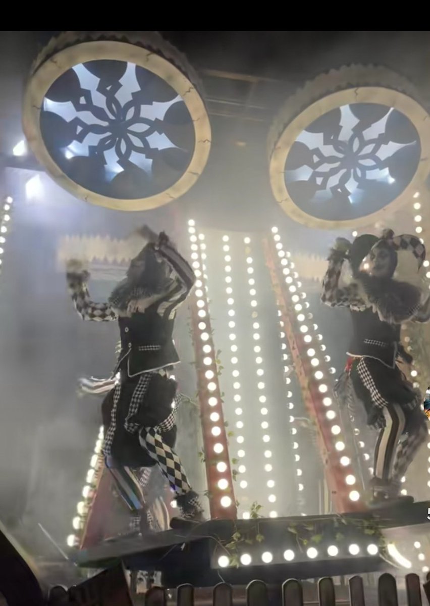 このカーニバルのピエロ めちゃくちゃ好みでエンドレスで 観ている