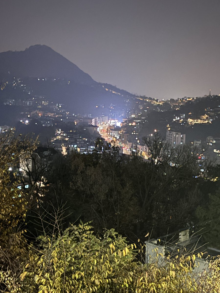 allnewflow's tweet image. 졸전 오프닝 완!
전시 보러 오세요우