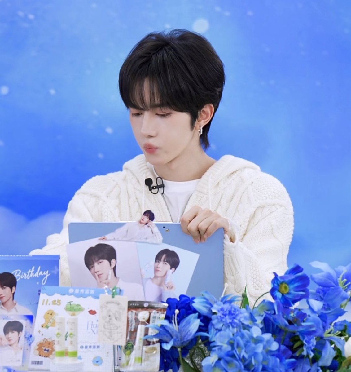 qqueenOoO's tweet image. เวลาวาดรูปก็ทำปากจุ๊บจิ๊บอีกแล้ว 🥹 ฉันแพ้

ELIOT BE A BETTER ME  
#MENTHOLATUMxEliotHuang