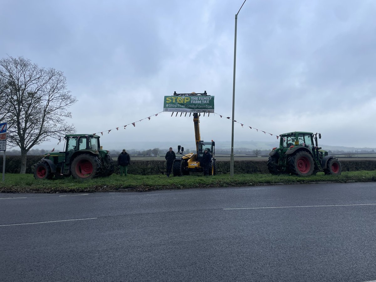 No1FarmerJake's tweet image. Day of action and Gloucestershire is very well covered #nofarmsnofood
#stopthefamilyfarmtax #budget26 fantastic public support 🙏🙏