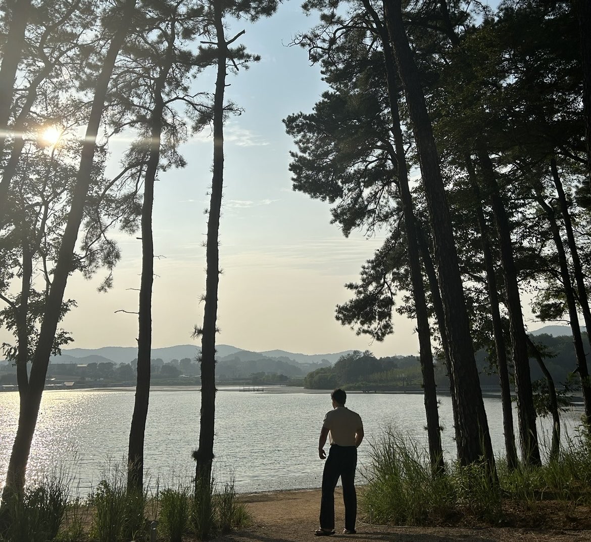 Contectioning's tweet photo. 행복은 기다리는 것이 아닌
스스로 찾아가는 것☺️ https://t.co/E7MpKlkXYA