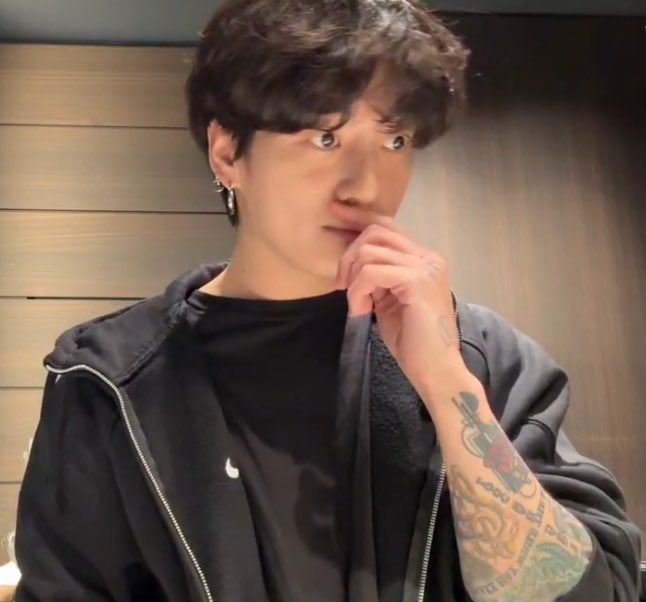 vjoonsuga's tweet image. i don’t want to alarm anyone but we’re seconds away from getting this fluffy haired jungkook 2.0