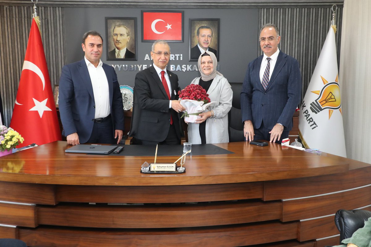 24 Kasım Öğretmenler Günü vesilesiyle  Milletvekilimiz sn <a href="/ProfDrDusak/">Prof Dr Abdurrahim Dusak</a> i bu anlamlı günü tebrik ettik
Eğitime değer katan  geleceğimizi inşa eden tüm öğretmenlerimize minnettarız Yarınlara ışık tutan tüm öğretmenlerimizin Öğretmenler Günü kutlu olsun
<a href="/ElgunSuleyman/">Suleyman Elgün 🇹🇷🌹</a> <a href="/mehmetkusnet/">Mehmet Kuş 🇹🇷</a>