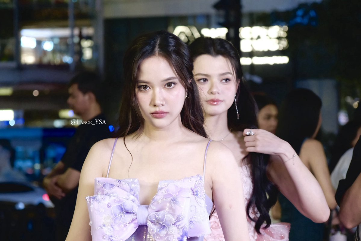 BumbleBabyBee2's tweet image. Relax Sarocha, she’s all yours 🫣

SAROCHA REBECCA DISNEY AT CTW 
#centralwOrldXmasXFreenBecky