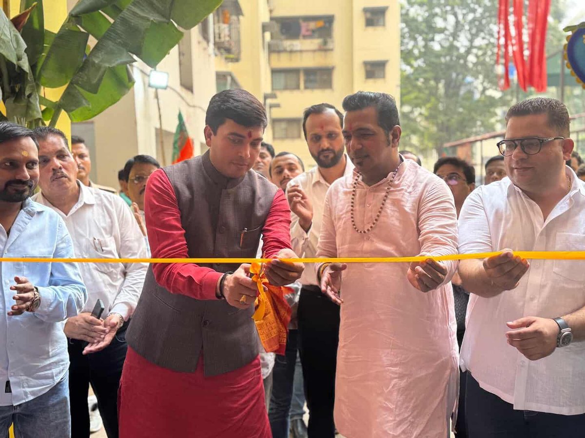 pawantripathi_'s tweet image. काल वांद्रे पूर्व येथील सरकारी वसाहतीमध्ये आमच्या पक्षाचे पदाधिकारी श्री. प्रविण अर्जुन घाडगे यांच्या पुढाकाराने करण्यात आलेल्या लादीकरण व सुशोभीकरण कामाचे उद्घाटन केले 

या प्रसंगी माझ्या समवेत
माजी नगरसेवक श्री महेश पारकर,
श्री रुपेश मालुसरे,
श्री लक्ष्मण दुबे,
तसेच सरकारी…