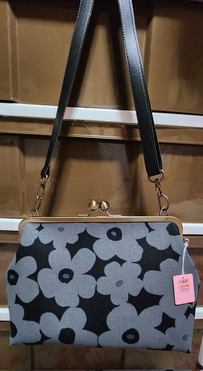 また、引っ越します(๑•̀ㅂ•́)و✧ がま口バック CHRISTMAS SALE】カウレザーがま口バッグ 49AV JUNKO SHIMADA｜クロス