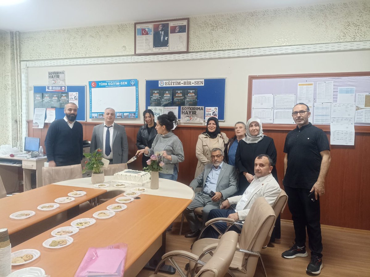 24 Kasım Öğretmenler günü münasebetiyle mahallemizde bulunan  Okullardaki öğretmenlerimize ziyarette bulunduk
<a href="/YucedagZiya/">Ziya Yücedağ🟢🇹🇷🇹🇷🇹🇷</a> <a href="/vedatdestek/">Vedat Destek</a> <a href="/EmrullahErkus/">Emrullah ERKUŞ</a> <a href="/akparti_esenler/">AK Parti Esenler</a> <a href="/oktayilmaz18/">OKTAY YILMAZ</a> 
<a href="/yucedag_fadime/">Fadime Yücedağ</a> 
<a href="/akkadinesenler/">AK Kadın Esenler</a>