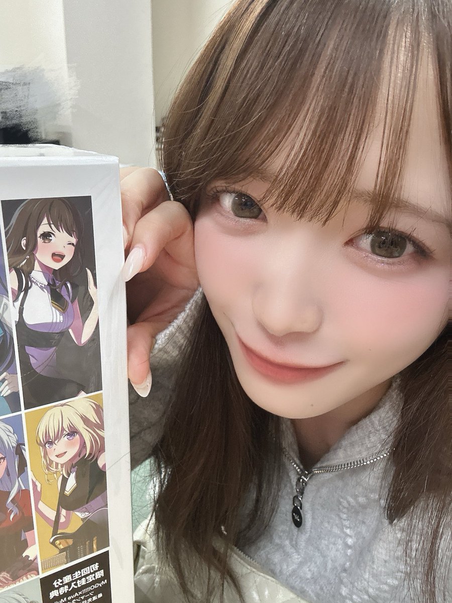 tanda_hazuki's tweet image. やっとやっとGETしました.ᐟ.ᐟ.ᐟ.ᐟ.ᐟ.ᐟ( ･ ･̥ )

盛りだくさんすぎる特典大興奮です🫶🏻
かっこよくて尊い大好きな2バンドさんの中に
まなもとっても可愛く載せてもらってて
すごく幸せな気持ちになりました🎀

大きなステージに連れてきてくれてありがとう😭
#バンドリ #わかれ道のその先へ