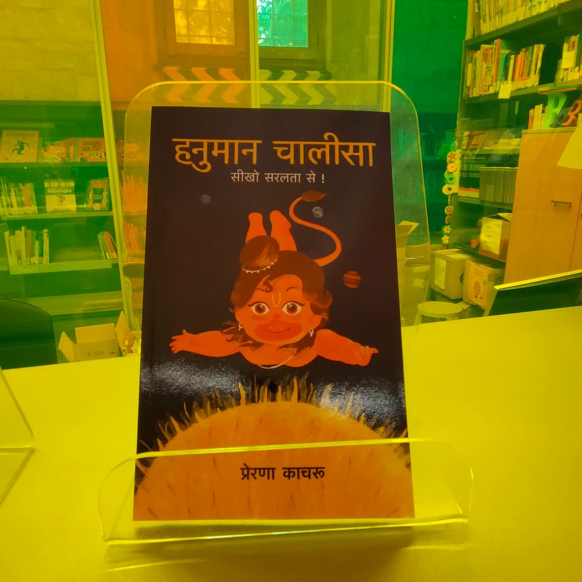 TotRaval's tweet image. 📚Agraïm a @AbacusCoop la donació de llibres infantils en hindi, urdú i anglès per la zona infantil de la Biblioteca Sant Pau – Santa Creu! Aquesta aportació ens enriqueix, visibilitza la diversitat lingüística del #Raval i ajuda a enfortir vincles amb les famílies del barri.💛🌍