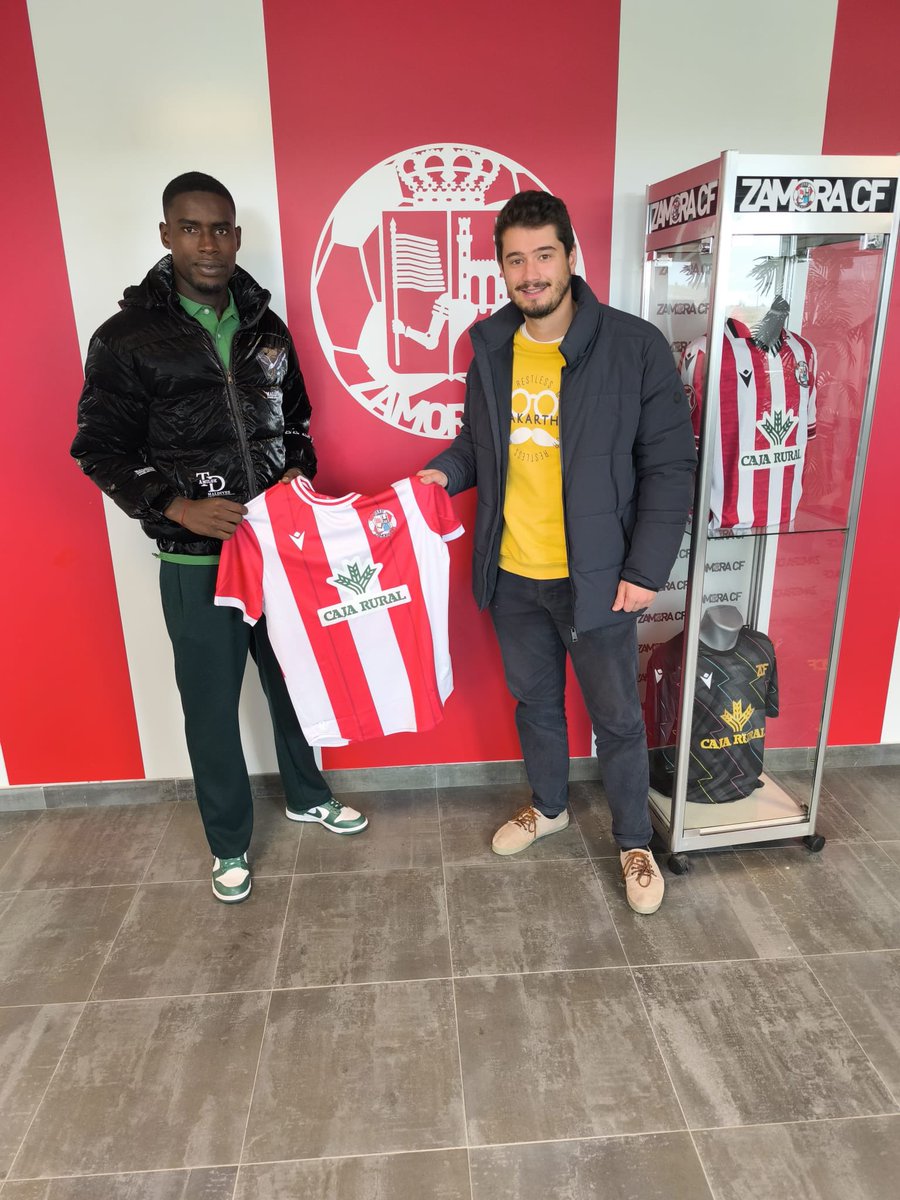 𝙁𝙄𝘾𝙃𝘼𝙅𝙀 ✍️ |

🆕 Nuevo refuerzo para el filial del Zamora CF. El central diestro Mayoro Cherif Ndiaye (2006) se incorpora para aportar solidez y carácter.

🔴 ¡Bienvenido a tu nueva casa! ⚪

#CanteraZCF | #ZamoraB