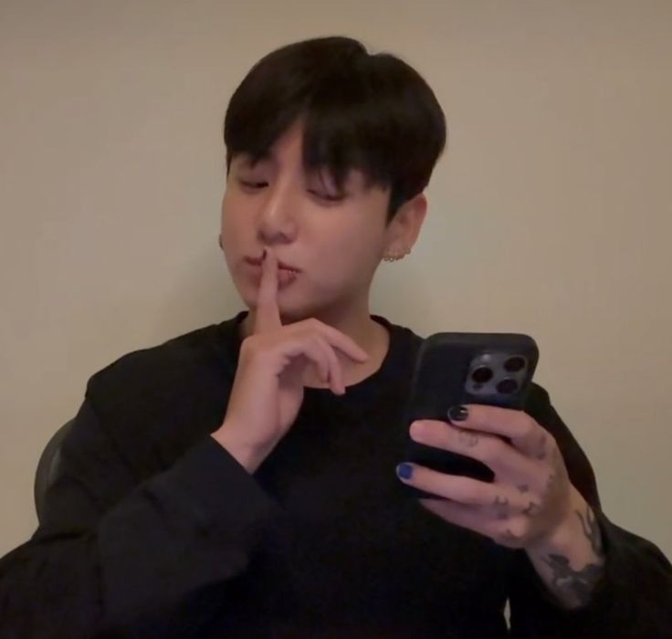 winnttaebear's tweet image. Oh