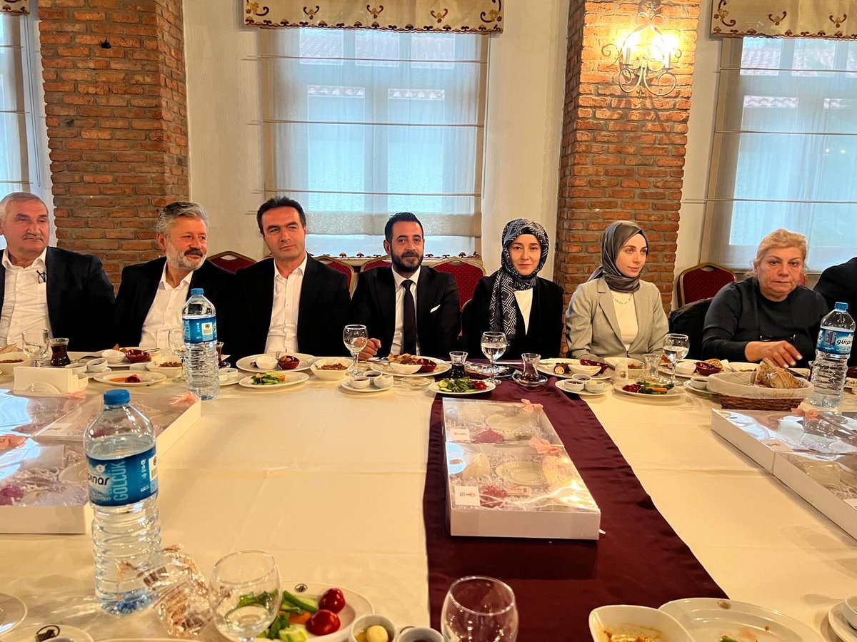 İl Sosyal Politikalar Başkanımız Sn.<a href="/Korkutataserkan/">SERKAN KORKUTATA</a> Başkanlığında, Ankara Milletvekilimiz Sn.<a href="/ZehraNurAydemr/">Zehranur Aydemir</a>’in katılımıyla gerçekleştirilen “Bir Milletin Mimarları: Öğretmenler” kahvaltı programına Sosyal Politikalar Başkanlığımız katıldı.

<a href="/hakanhanozcan/">Hakan Han ÖZCAN 🇹🇷</a> <a href="/KaradumanBaran/">Muhammed Baran KARADUMAN</a>