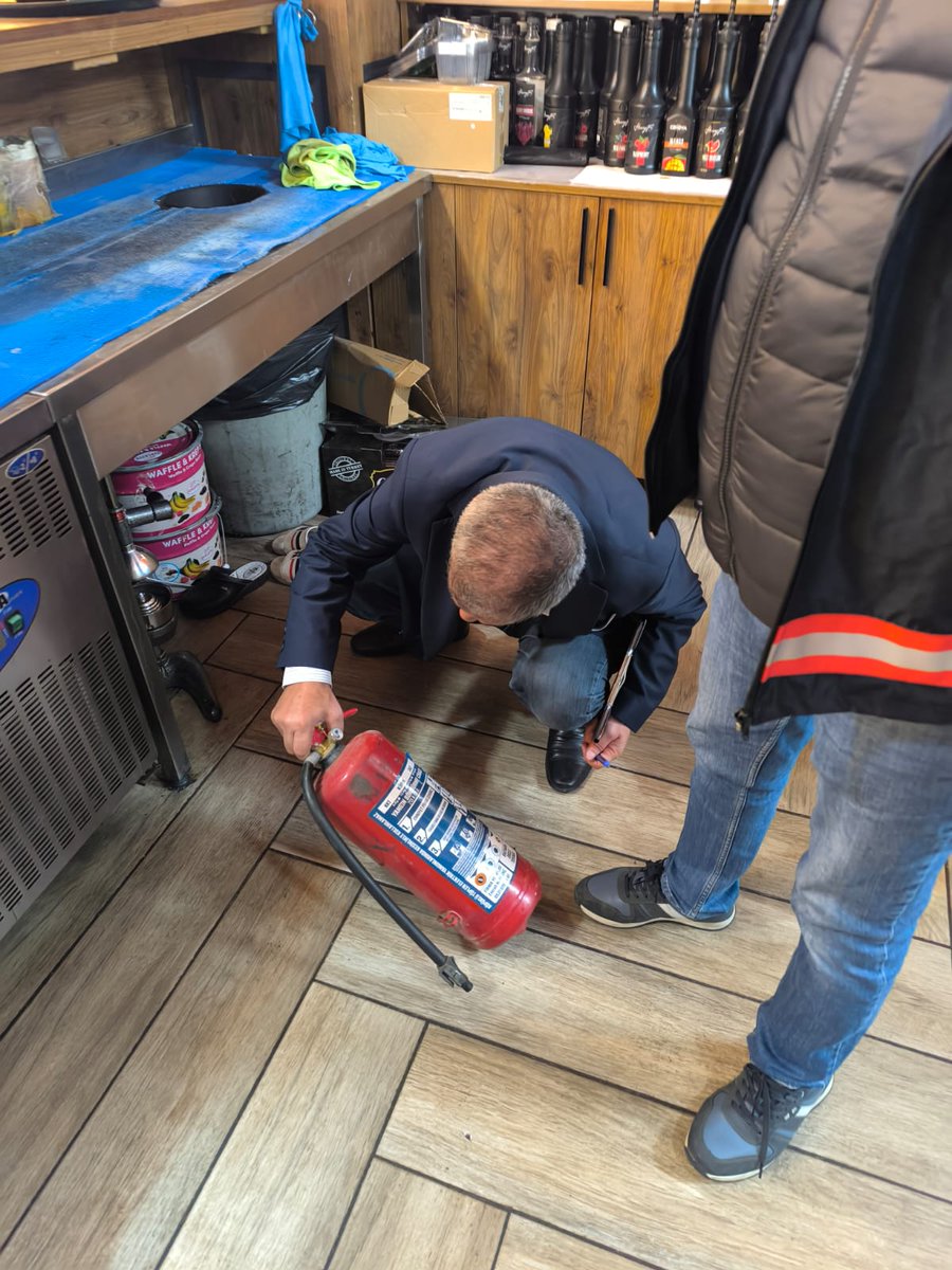 BATMAN VALİSİ CANALP’TEN KAFE VE RESTORANLARI DENETLEYİN TALİMATI

Batman Belediyesi İtfaiye Müdürlüğü ekipleri, Vali ve Belediye Başkan Vekili Ekrem Canalp’in talimatları doğrultusunda, kent genelindeki kafe ve restoranlarda yangın güvenliği kapsamında kapsamlı denetimler