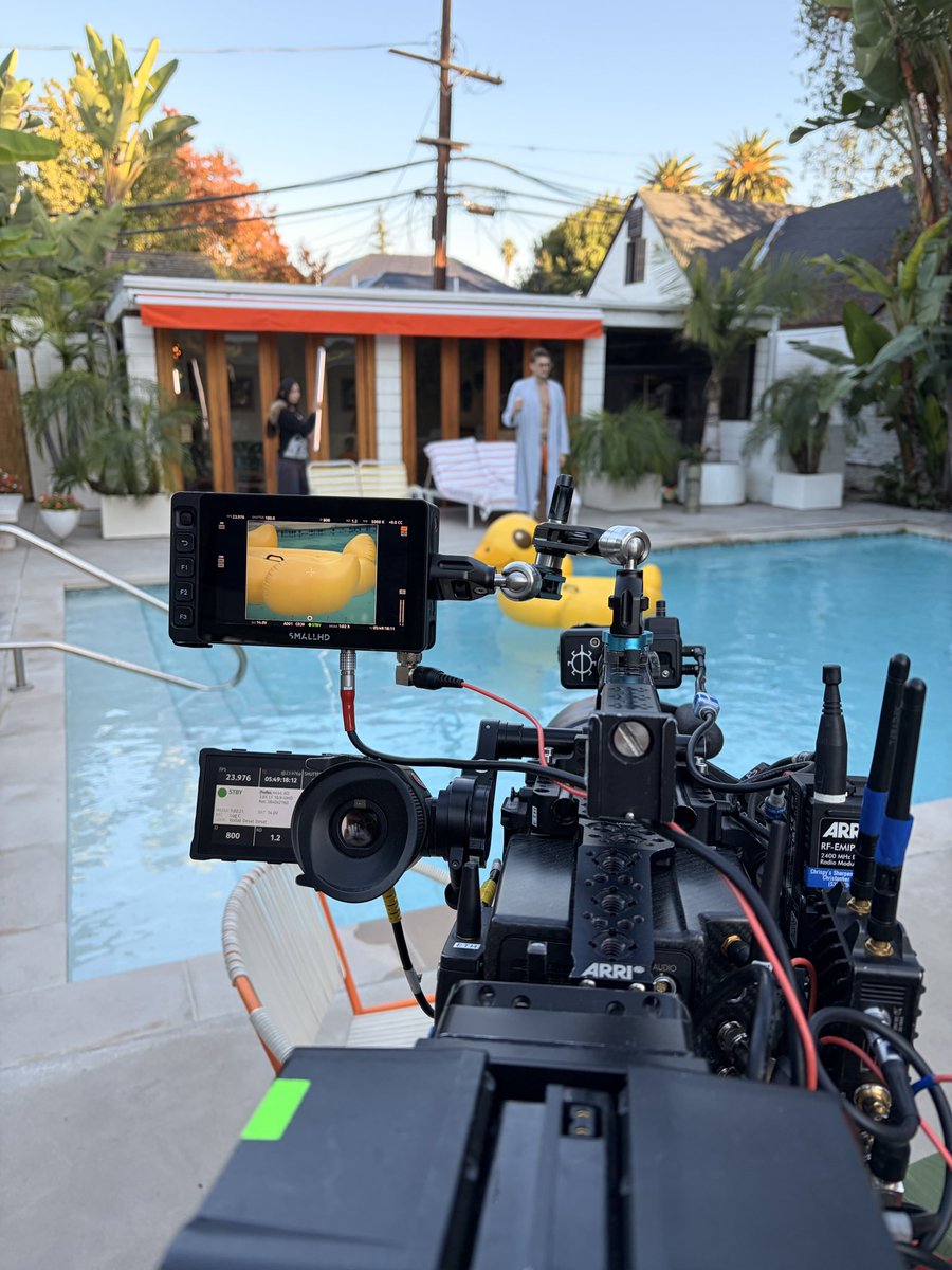 That duck never got so much attention, dm for pool invites! ☀️