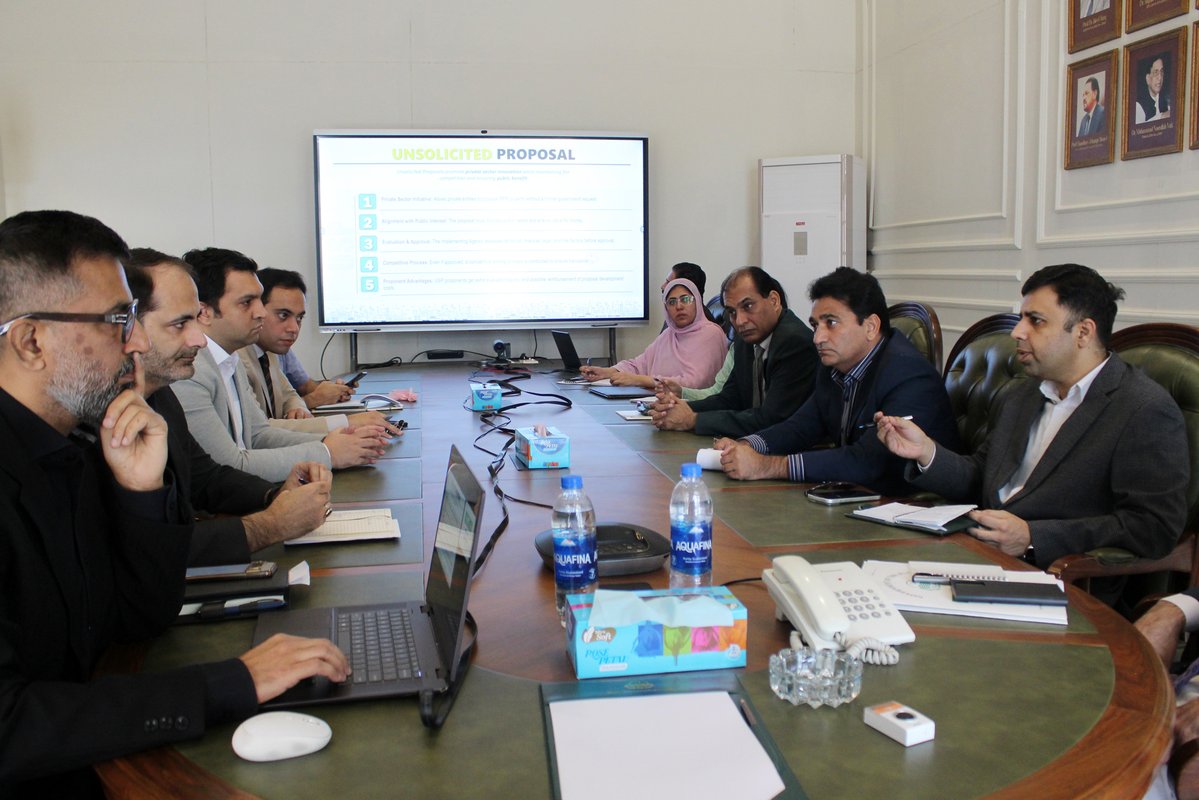 P4A_GOP's tweet image. P4A &amp;amp; IFC Engage with Higher Education Department!🎓

Focus:
🔹 Improving management of selected colleges
🔹 Student accommodation &amp;amp; multipurpose buildings
🔹 Establishing PPP Node in HED

These efforts will help build a potential PPP project pipeline with IFC.

#P4A #IFC #HED…