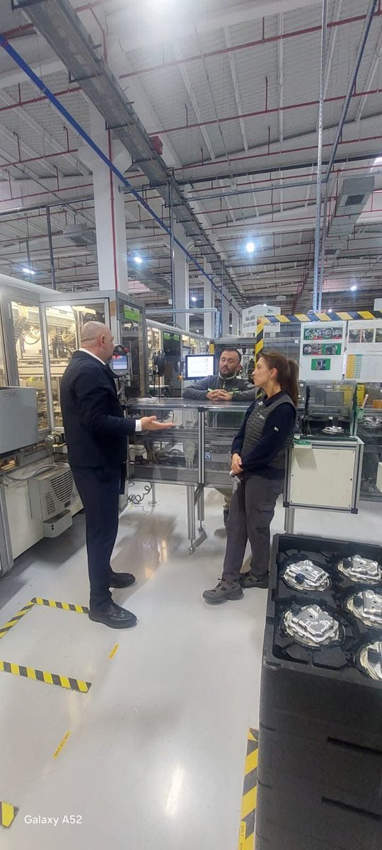 Genel Başkanımız Sn Uysal Altundağ'ın önderliğinde, 24.11.2025’te,Valeo Teknosab işyerinde çalışan üyelerimizi ziyaret edip, üyelerimizden gelen soruları yanıtladık ve Genel Başkanımız Sn Uysal Altundağ’ın ve Genel Başkan Yardımcımız Sn Mesut Erdem’in selamlarını ilettik.