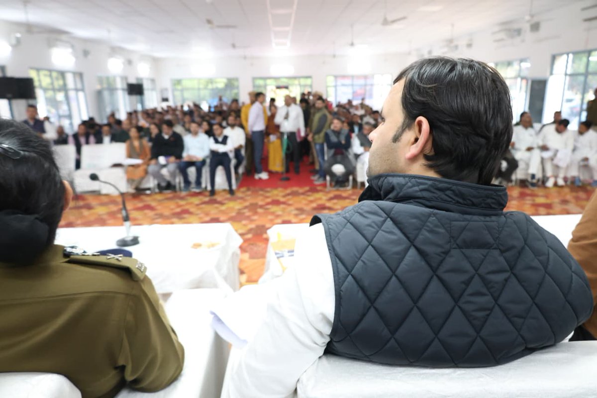 GauravgGautam's tweet photo. आज सोनीपत में जिला कष्ट निवारण समिति की बैठक की अध्यक्षता की।
बैठक के दौरान विभिन्न क्षेत्रों से आए नागरिकों की समस्याओं को गंभीरता से सुना गया।

सभी विभागीय अधिकारियों को स्पष्ट निर्देश दिए गए कि — "जनता को किसी प्रकार की दिक्कत नहीं आनी चाहिए। हर समस्या का समाधान समयबद्ध और प्रभावी तरीके से किया जाए।

हमारा उद्देश्य है —
"हर समस्या का समाधान, हर नागरिक को सम्मान"

@NayabSainiBJP @BJP4Haryana