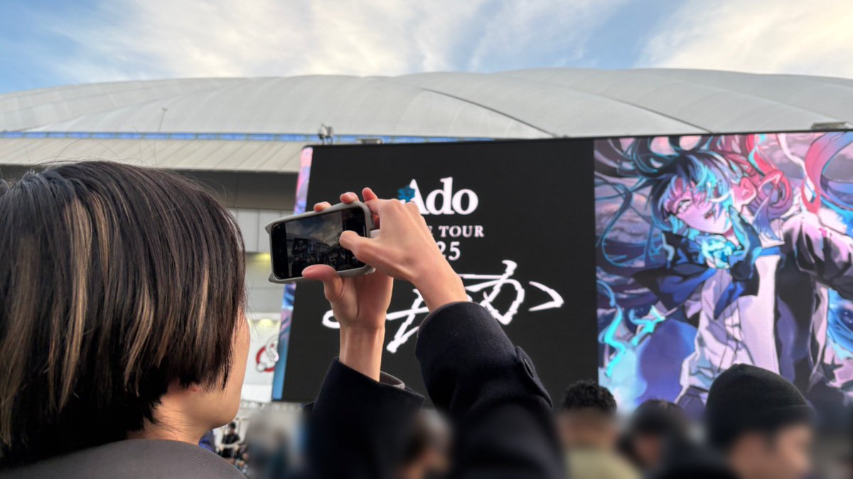 nukobashi's tweet photo. 久しぶりの動画アップは
高校生になって2回目のAdoライブ！

高校生になってギターを始めたので、いつかAdoちゃんの曲を弾いて欲しい！（親目線）

11月12日に行った、Ado DOME TOUR 2025 "よだか"のグッズ開封&amp;ライブレポです。

動画🔽
https://t.co/xBEBuraUS1

#Ado #Adoよだか https://t.co/C8JDkj7MRS