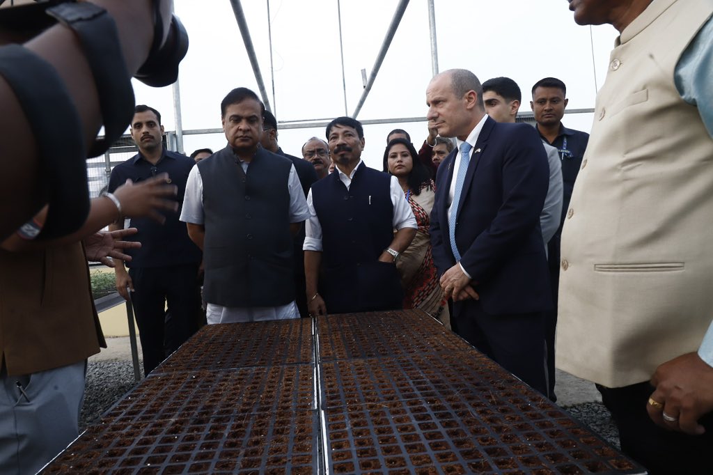 Today, H.E. <a href="/ReuvenAzar/">🇮🇱 Reuven Azar</a> jointly inaugurated the new Centre of Excellence in Assam with the Hon. <a href="/himantabiswa/">Himanta Biswa Sarma</a> , in the presence of the State Agriculture Minister, MLAs, Joyshree &amp; Uri Rubinstein 🪴
With 2500 farmers participating, Israel-India agricultural cooperation continues