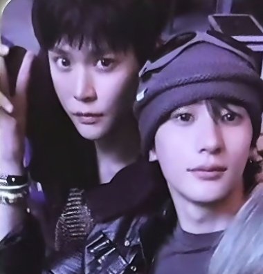 twotonz320's tweet image. anton leaning on eunseok is just so cute 🤏🏻