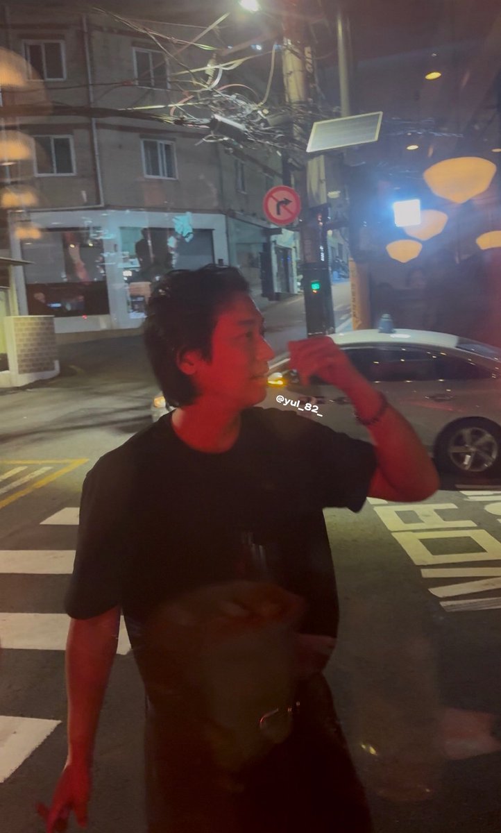 kdrama_menfess's tweet image. •kdm• next level udh bukan rokok lagi... CERUTU😭 ora udud paru-paru ora smile -jujihoon2025