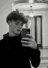 UnevoixP's tweet image. Quand on pense qu&apos;un #magistrat lambda qui ne doit sa carrière qu&apos;à sa veulerie, à injurié la mère d&apos;#Elias d’écervelée car elle voulait des réponses au meurtre de son fils..  
IL FAUT ARRÊTER LE #PUTSCH DES #MAGISTRATS AVANT QU&apos;IL NE SOIT TROP TARD!