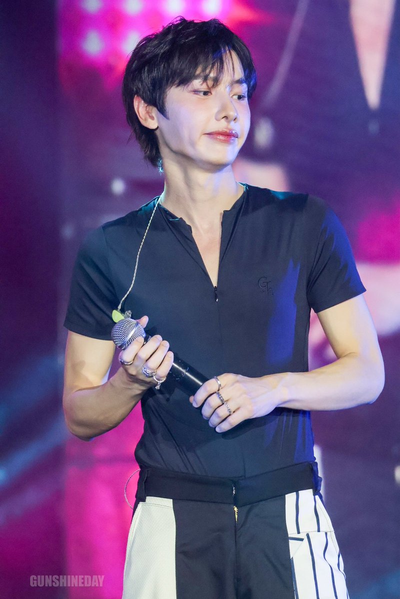 gunshineday's tweet image. เดี๋ยวเผลอน่ารัก เดี๋ยวเผลอเท่ ทำใจเซไปหมด😓

OFFGUN PEBACA MNL

@AtthaphanP 
#PEBACAConcertinManila
#กันอรรถพันธ์ #GunAtthaphan