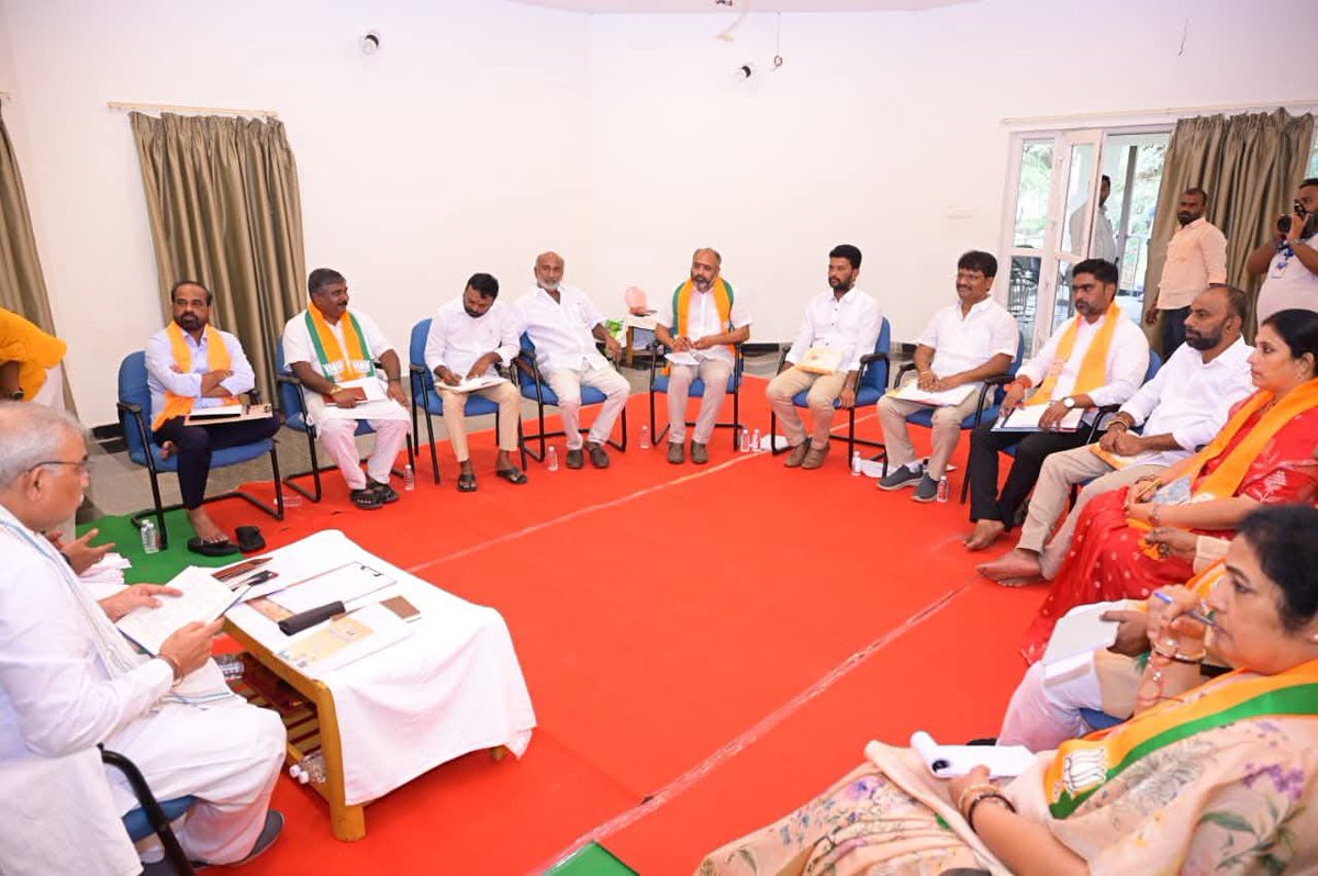 నేడు విజయవాడలో జరిగిన సంస్థాగత యోజన సమావేశంలో జాతీయ సహా సంఘటన మంత్రి శ్రీ శివప్రకాష్ జీ గారు పాల్గొన్నారు.రాబోయే రోజులలో పార్టీని సంస్థాగతంగా బలోపేతం చేయడానికి చేపట్టే  కార్యక్రమాలు గురించి చర్చించడమైనది.