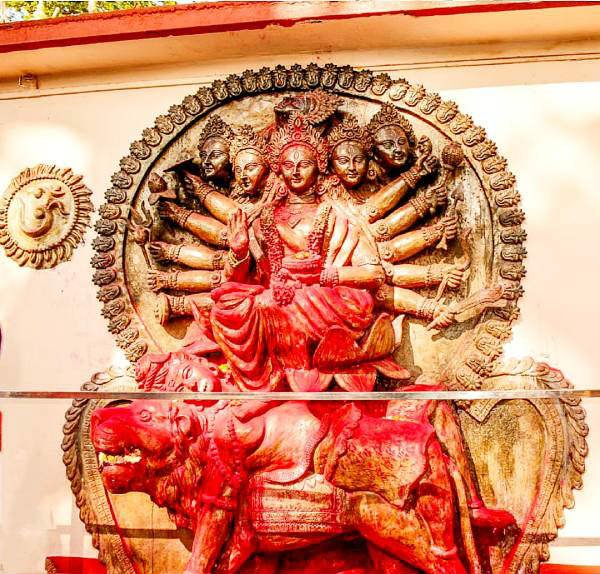 Kamakhya Devi: The Goddess Who Grants the Impossible ❤️🙏

Situated on Assam's Nilachal Hills, the Kamakhya Temple is one of India's most powerful Shaktipeeths, believed to be the spot where Goddess Sati's womb fell. Maa is worshipped here as pure Shakti, the energy that creates