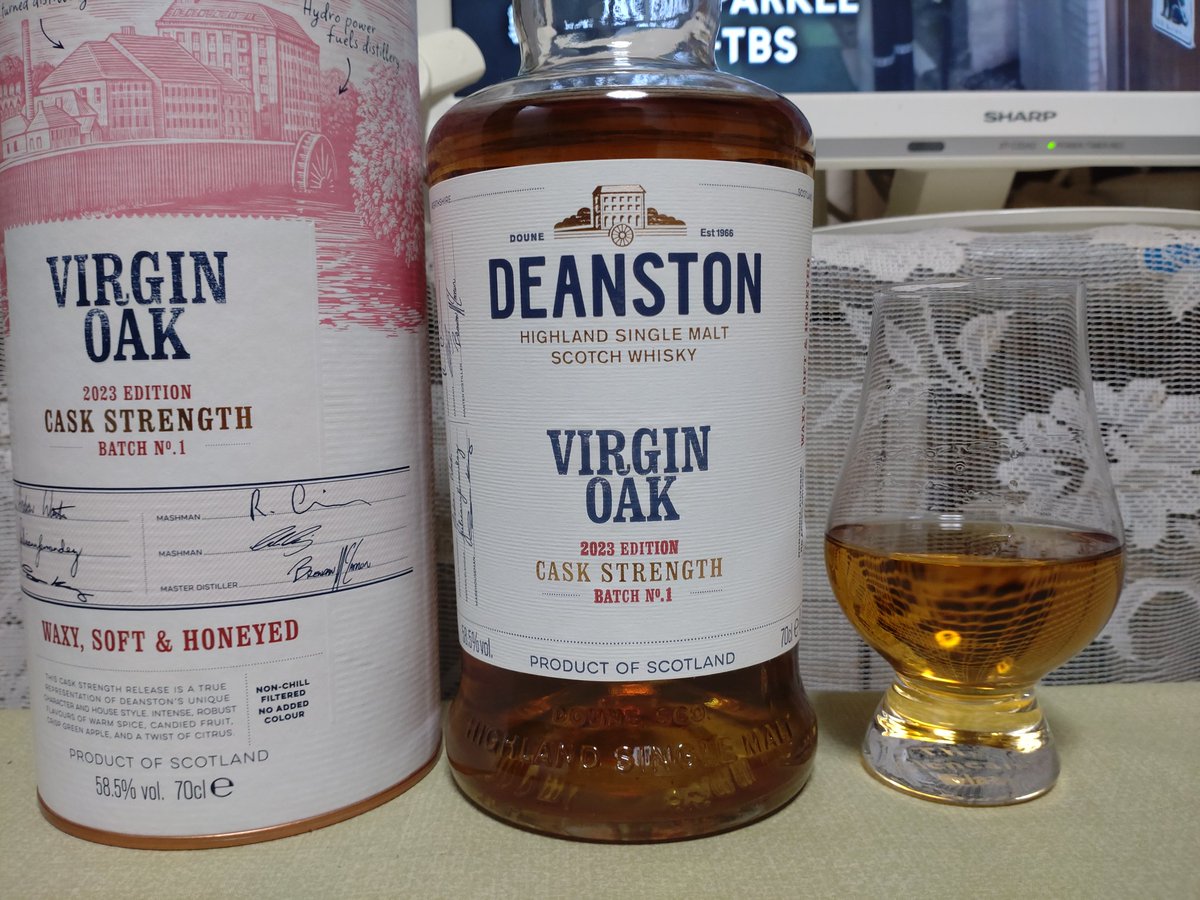 kimura_kss's tweet photo. 「DEANSTON」
『VIRGIN OAK CASK STRENGTH』
ストーレートは円やかでフルーティーな味わいだけど、ロックやハイボールだと+パンチの有る味わいで美味い😄
#ウイスキー
#DEANSTON
#ディーンストン
#ヴァージンオーク
#カスクストレングス
#吉田類の酒場放浪記 https://t.co/c0ygyZhWPT