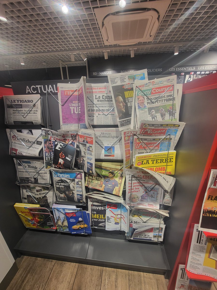 Marcodebavas's tweet image. Vous avez droit de prendre 3 journaux vous choisissez quoi ?