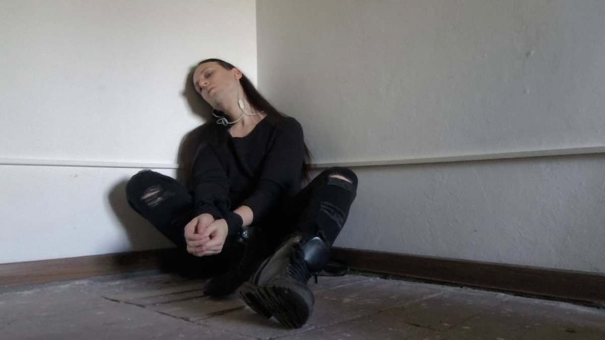 ⁉️ FUN FACT: The 3 clips for the #Miscommunication trilogy of songs (DEAFNESS, MUTENESS and BLINDNESS) were shooted the same day, in the same room and with just a phone camera!

#synapsyche