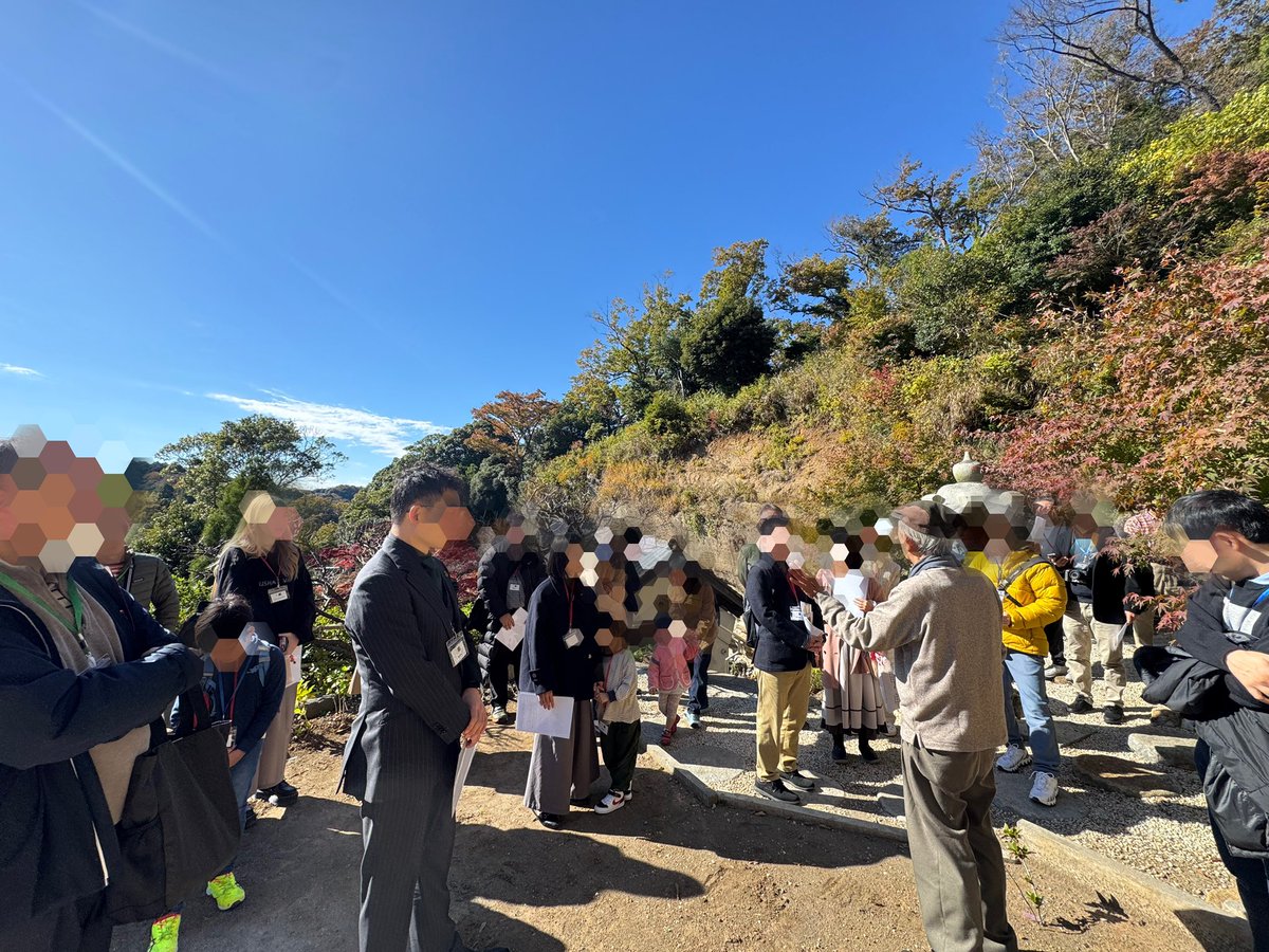 igocreator_maru's tweet photo. TERA-IGO②🍁円覚寺散策

つづいてお昼頃には円覚寺の散策をしました。天気も良く青空の中、紅葉が真っ赤になっていてとても綺麗でした✨

円覚寺の歴史を学びながら、まだまだ知らないことばかりだな〜と。今度はもっと歴史の勉強をして、円覚寺散策に臨みたいと思いました！🧐めっちゃおすすめです！ https://t.co/CTIwdmN5NT